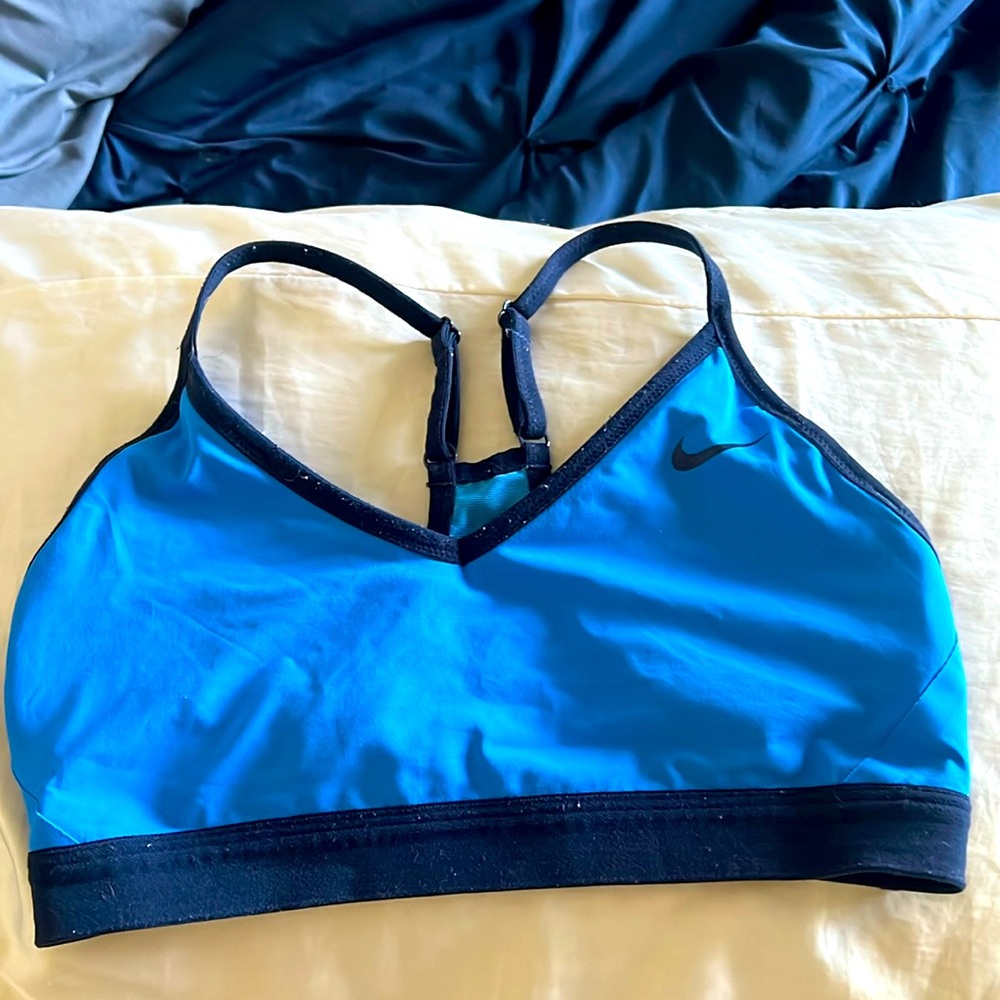 Used NIKE sports bra MEDIUM